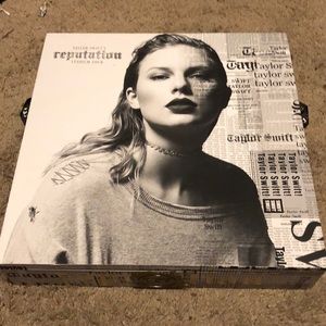 Taylor Swift Reputation VIP Tour Box
